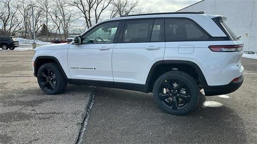 2025 Jeep Grand Cherokee Laredo