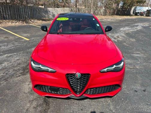 Rosso 2024 Alfa Romeo Giulia Veloce