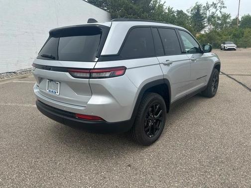 2024 Jeep Grand Cherokee Laredo