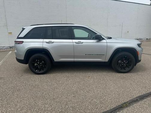 2024 Jeep Grand Cherokee Laredo