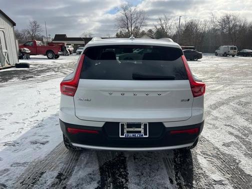 2025 Volvo XC40 B5 Plus Bright Theme