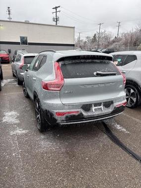 2025 Volvo XC40 B5 Plus Dark Theme