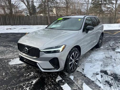 2025 Volvo XC60 B5 Plus