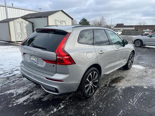2025 Volvo XC60 B5 Plus