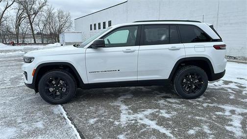 2025 Jeep Grand Cherokee Laredo