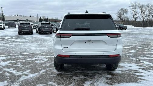 2025 Jeep Grand Cherokee Laredo