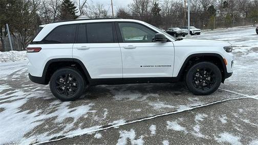 2025 Jeep Grand Cherokee Laredo