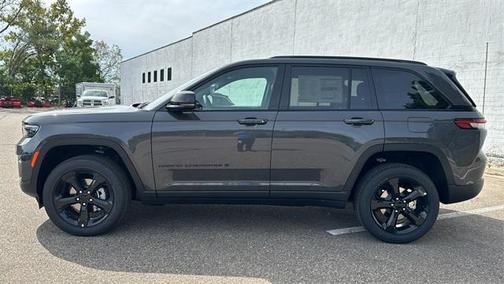2025 Jeep Grand Cherokee Laredo