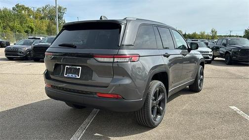 2025 Jeep Grand Cherokee Laredo