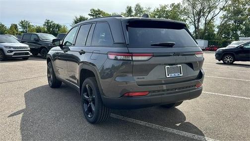 2025 Jeep Grand Cherokee Laredo