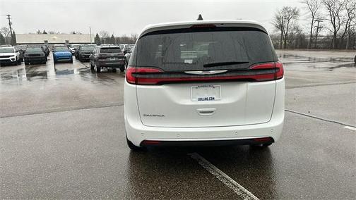 2025 Chrysler Pacifica Select