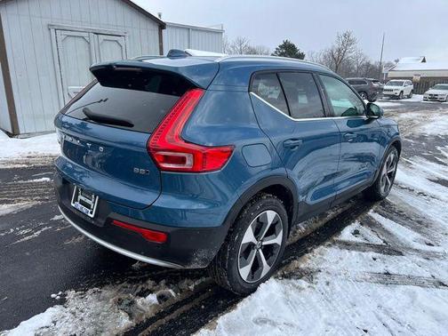 2025 Volvo XC40 B5 Plus Bright Theme