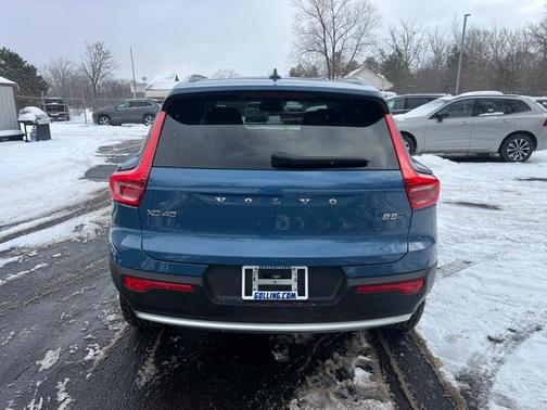 2025 Volvo XC40 B5 Plus Bright Theme