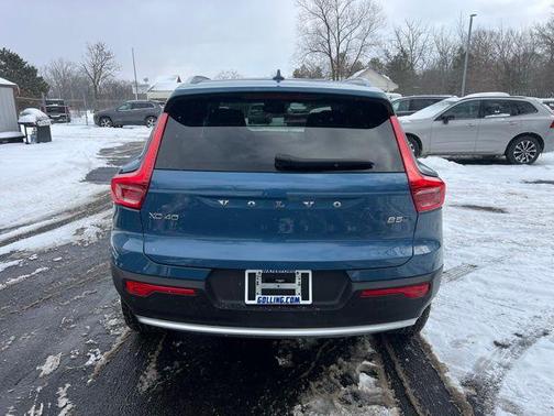 2025 Volvo XC40 B5 Plus Bright Theme