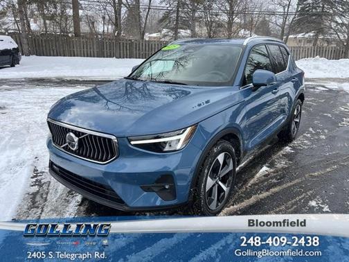 2025 Volvo XC40 B5 Plus Bright Theme