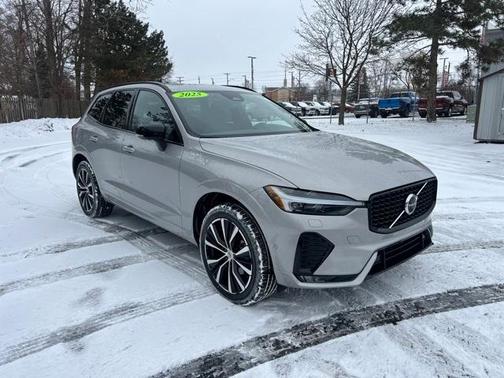 2025 Volvo XC60 B5 Plus