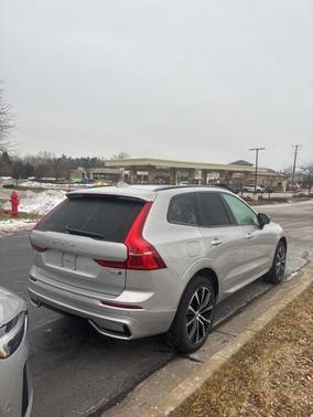 2025 Volvo XC60 B5 Plus