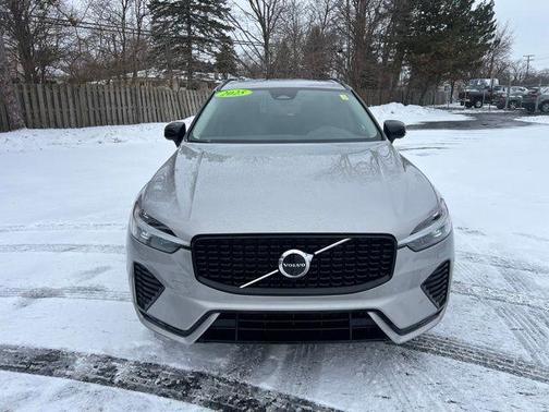 2025 Volvo XC60 B5 Plus