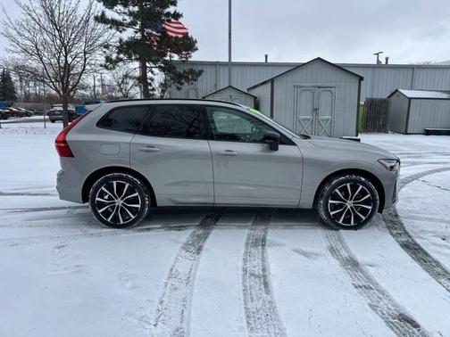 2025 Volvo XC60 B5 Plus