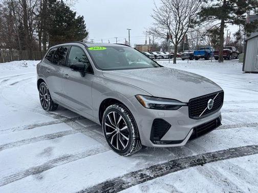 2025 Volvo XC60 B5 Plus