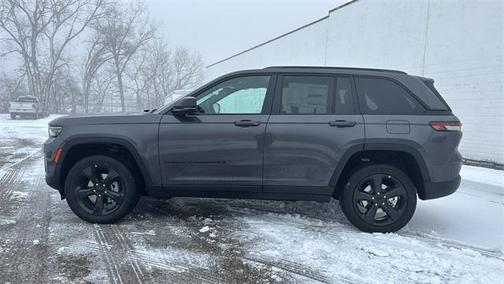 2025 Jeep Grand Cherokee Laredo
