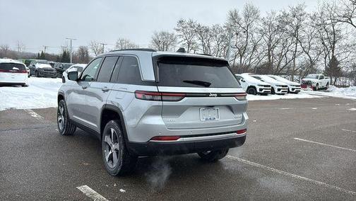 Silver Zynith 2026 Jeep Grand Cherokee Limited