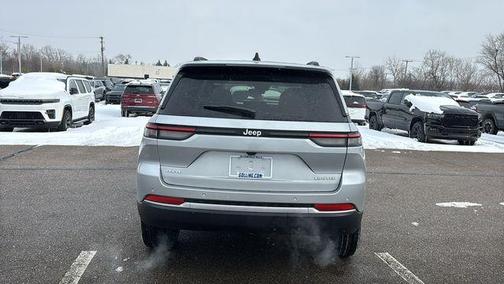 Silver Zynith 2026 Jeep Grand Cherokee Limited