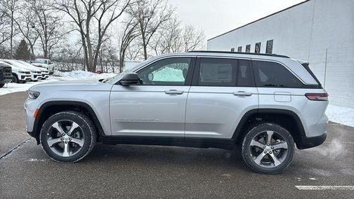 Silver Zynith 2026 Jeep Grand Cherokee Limited