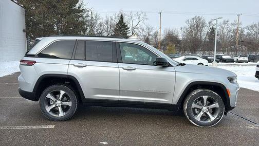 Silver Zynith 2026 Jeep Grand Cherokee Limited