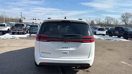2026 Chrysler Pacifica Select