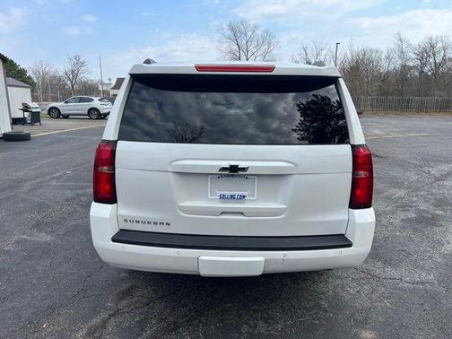 Iridescent Pearl Tricoat 2019 Chevrolet Suburban LT