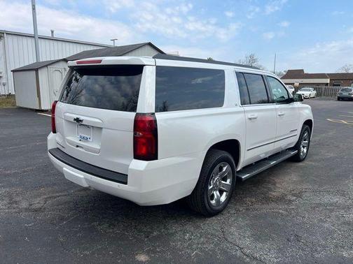 Iridescent Pearl Tricoat 2019 Chevrolet Suburban LT