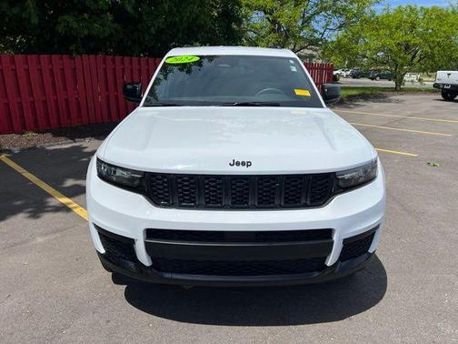 Bright White Clearcoat 2024 Jeep Grand Cherokee L Laredo