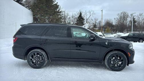 DB Black Crystal Clearcoat 2026 Dodge Durango GT