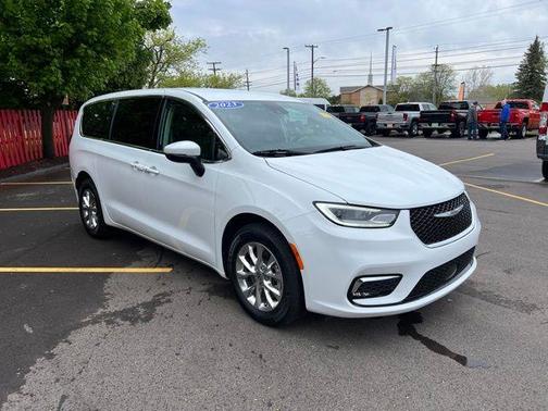 Bright White Clearcoat 2023 Chrysler Pacifica Touring-L