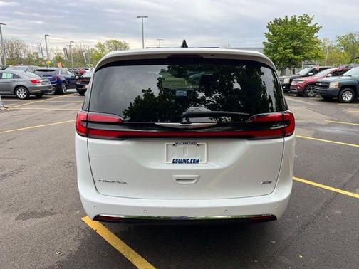 Bright White Clearcoat 2023 Chrysler Pacifica Touring-L