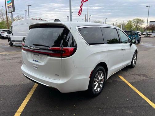 Bright White Clearcoat 2023 Chrysler Pacifica Touring-L