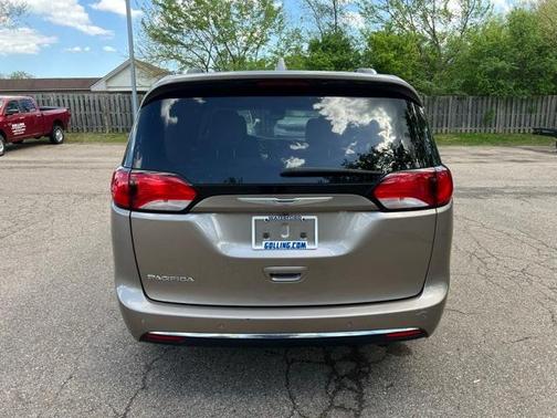 2018 Chrysler Pacifica Touring-L