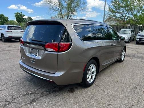 2018 Chrysler Pacifica Touring-L