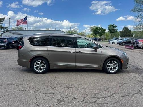 2018 Chrysler Pacifica Touring-L