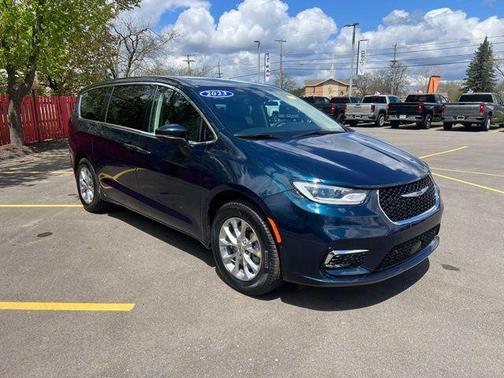 Fathom Blue Pearlcoat 2023 Chrysler Pacifica Touring-L