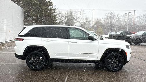 Bright White Clearcoat 2026 Jeep Grand Cherokee Limited