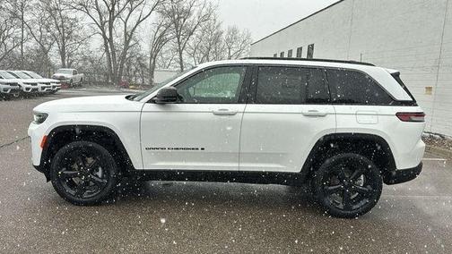Bright White Clearcoat 2026 Jeep Grand Cherokee Limited