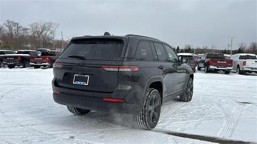 2025 Jeep Grand Cherokee Laredo