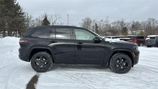 2025 Jeep Grand Cherokee Laredo