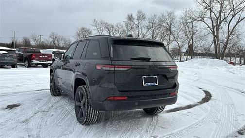 2025 Jeep Grand Cherokee Laredo