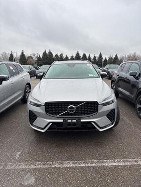 2025 Volvo XC60 B5 Plus