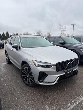 2025 Volvo XC60 B5 Plus