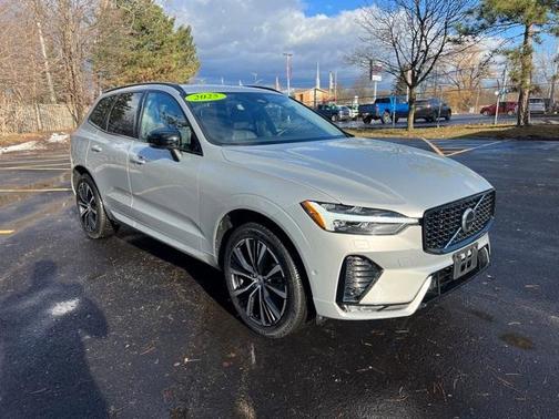 2025 Volvo XC60 B5 Plus