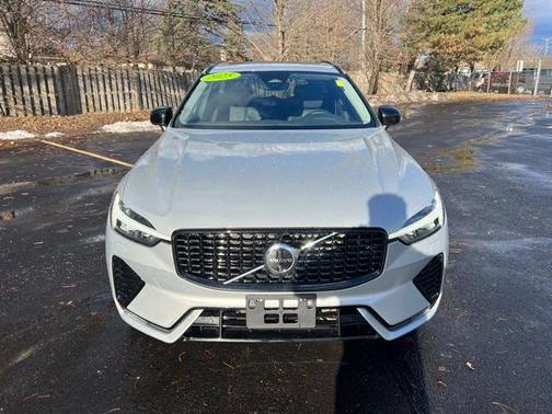 2025 Volvo XC60 B5 Plus